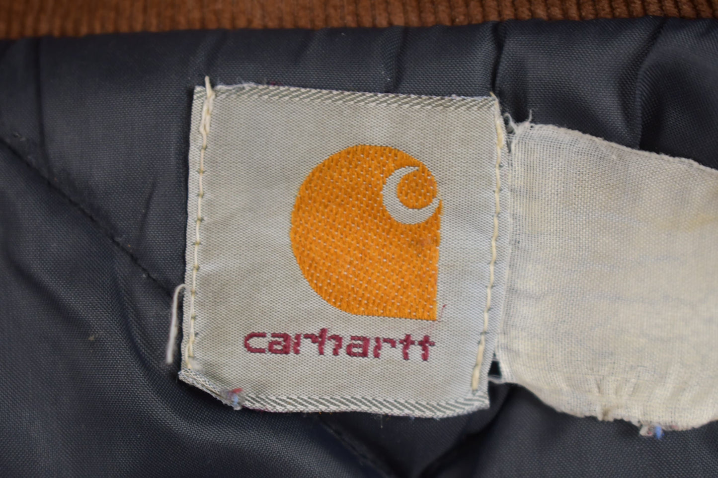 Vintage 1990s Carhartt Traditional Work Jacket / Diamond Quit Lined / Workwear / Streetwear / 1990s / Distressed Carhartt