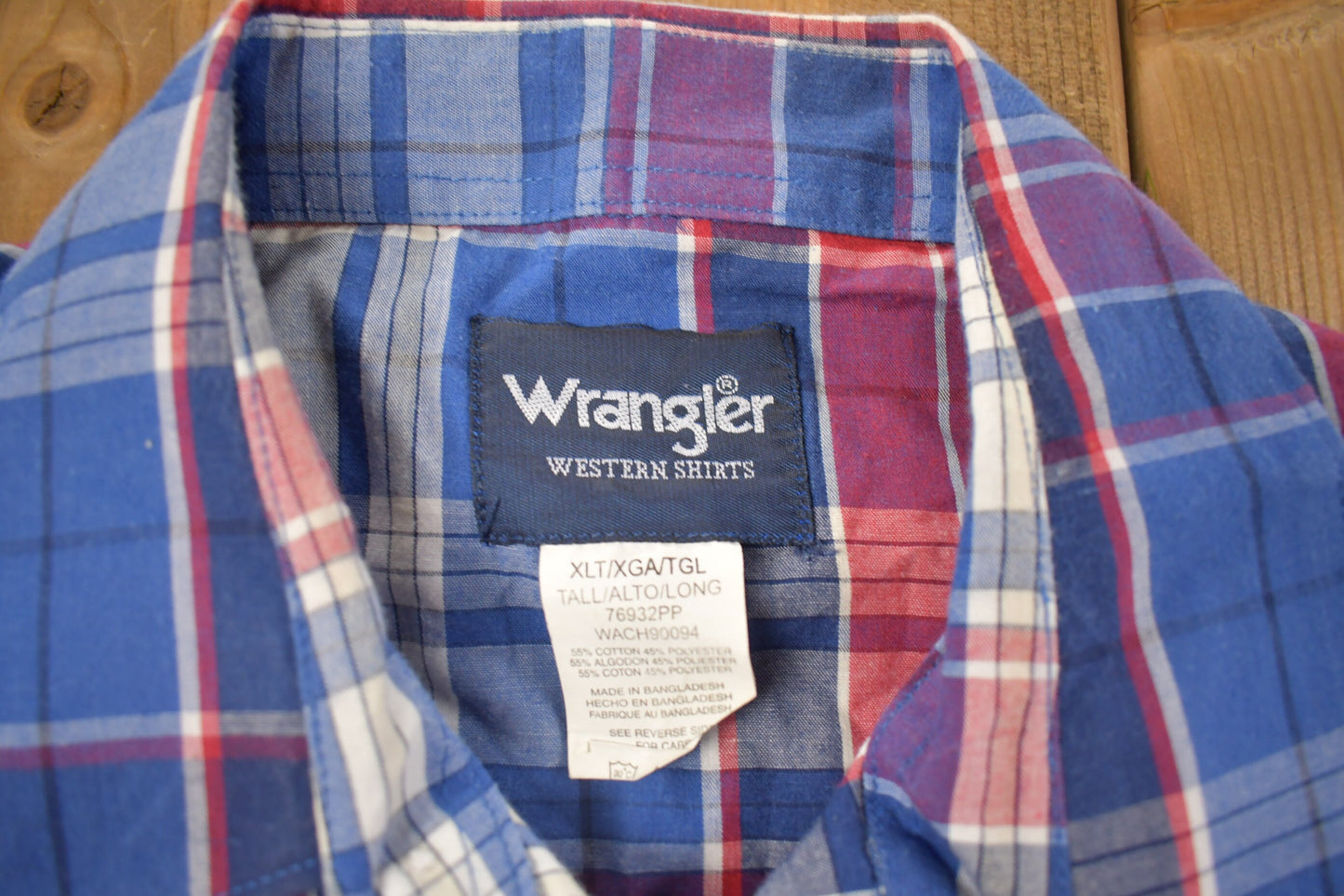 Vintage 1990s Wrangler Western Style Button Up Shirt / 1990s Button Up / Vintage Flannel / Basic Button Up / Plaid Shirt / Cowboy / Rodeo