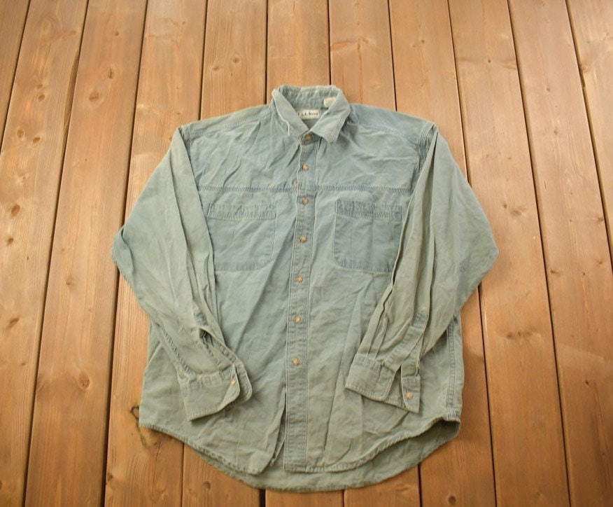 Vintage 1990s L.L. Bean Blank Green Button Up Shirt / 1990s Button Up / Vintage Flannel / Basic Button Up / Made In Canada