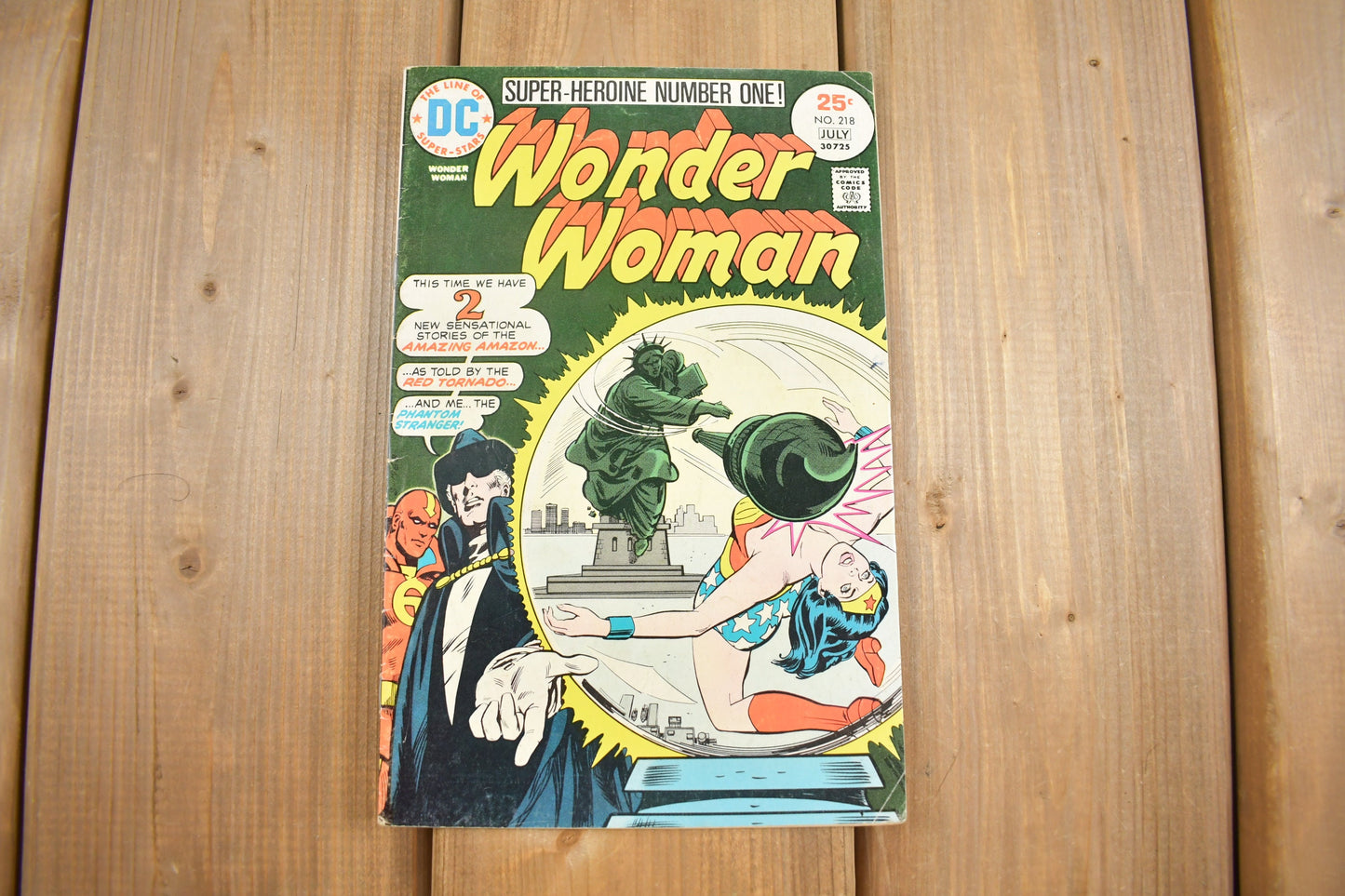 Vintage 1975 Wonder Woman Comic Book / Vol. 34 No. 218 / DC Comics