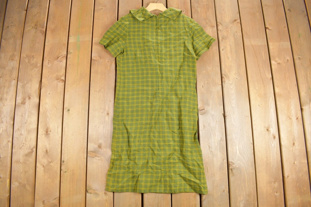 Vintage 1960s Plaid Dress / Sheath Dress / True Vintage / Retro Womenswear / Mod Fashion / Green Plaid Dress