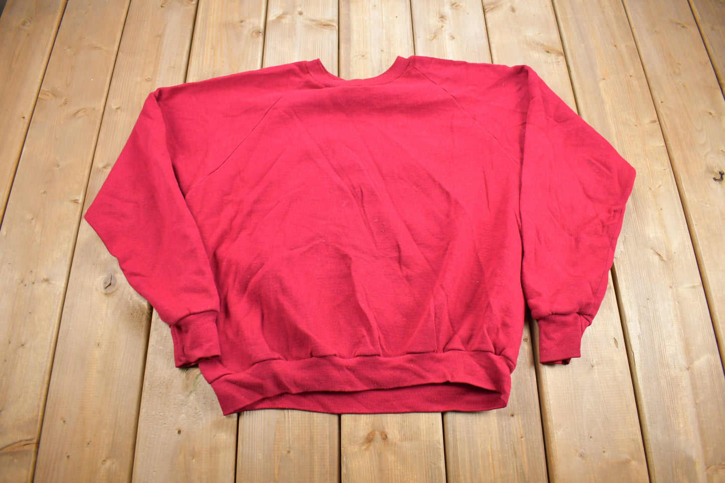 Vintage 1980s Activewear Blank Red Raglan Crewneck Sweatshirt / 80s Crewneck / Made In USA / Essential / Streetwear / 80s Blank