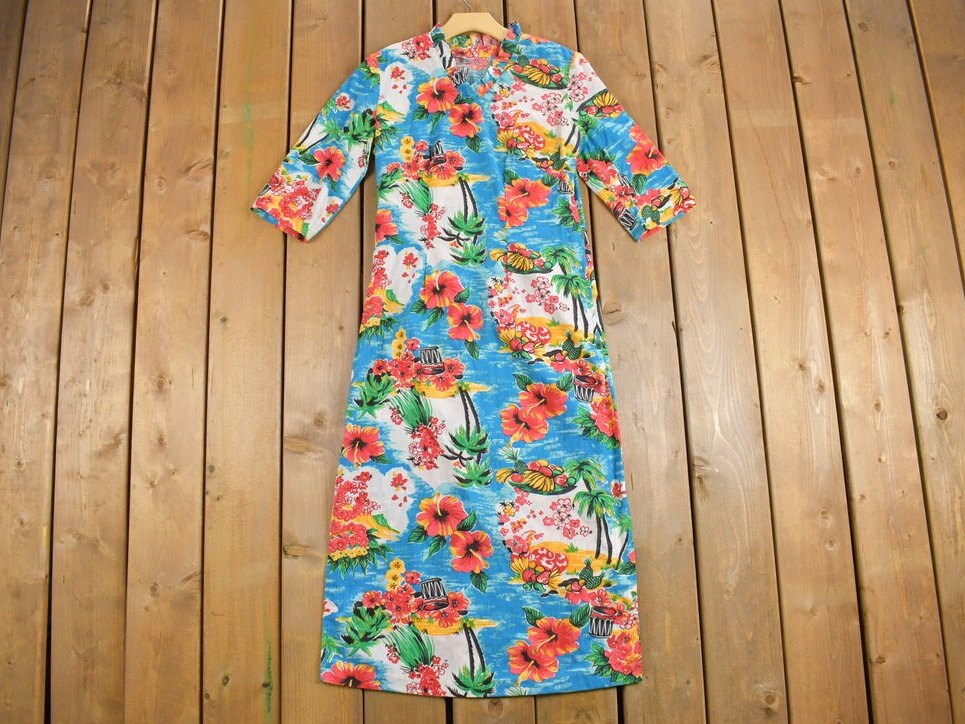 Vintage 1970s Hawaii Floral Dress / Beach Dress / Summer Dress / True Vintage Dress / Made in Hawaii / Floral / Cute Dress / 1970s Dress