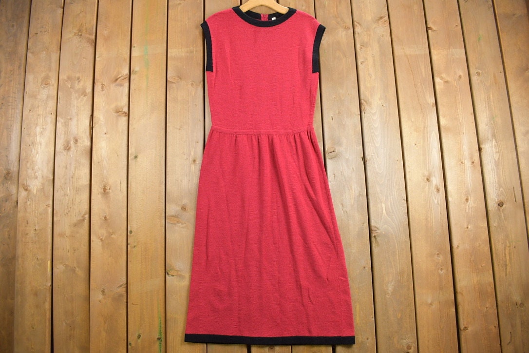 Vintage 1970s Knit Dress / True Vintage Dress / Retro Womenswear / Mod Fashion / 1970s Dress /