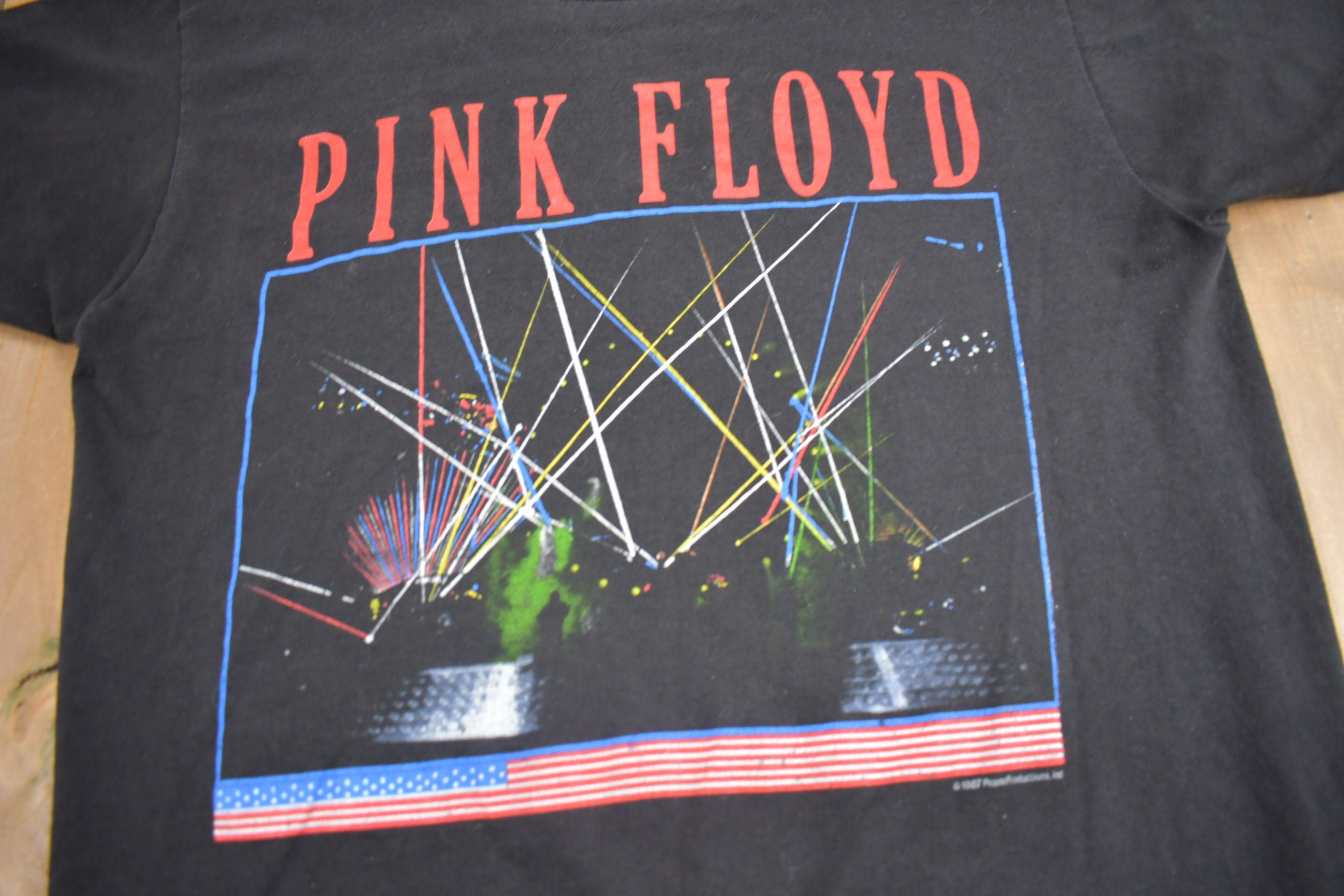 Vintage 1987 Pink Floyd World Tour Band T-shirt