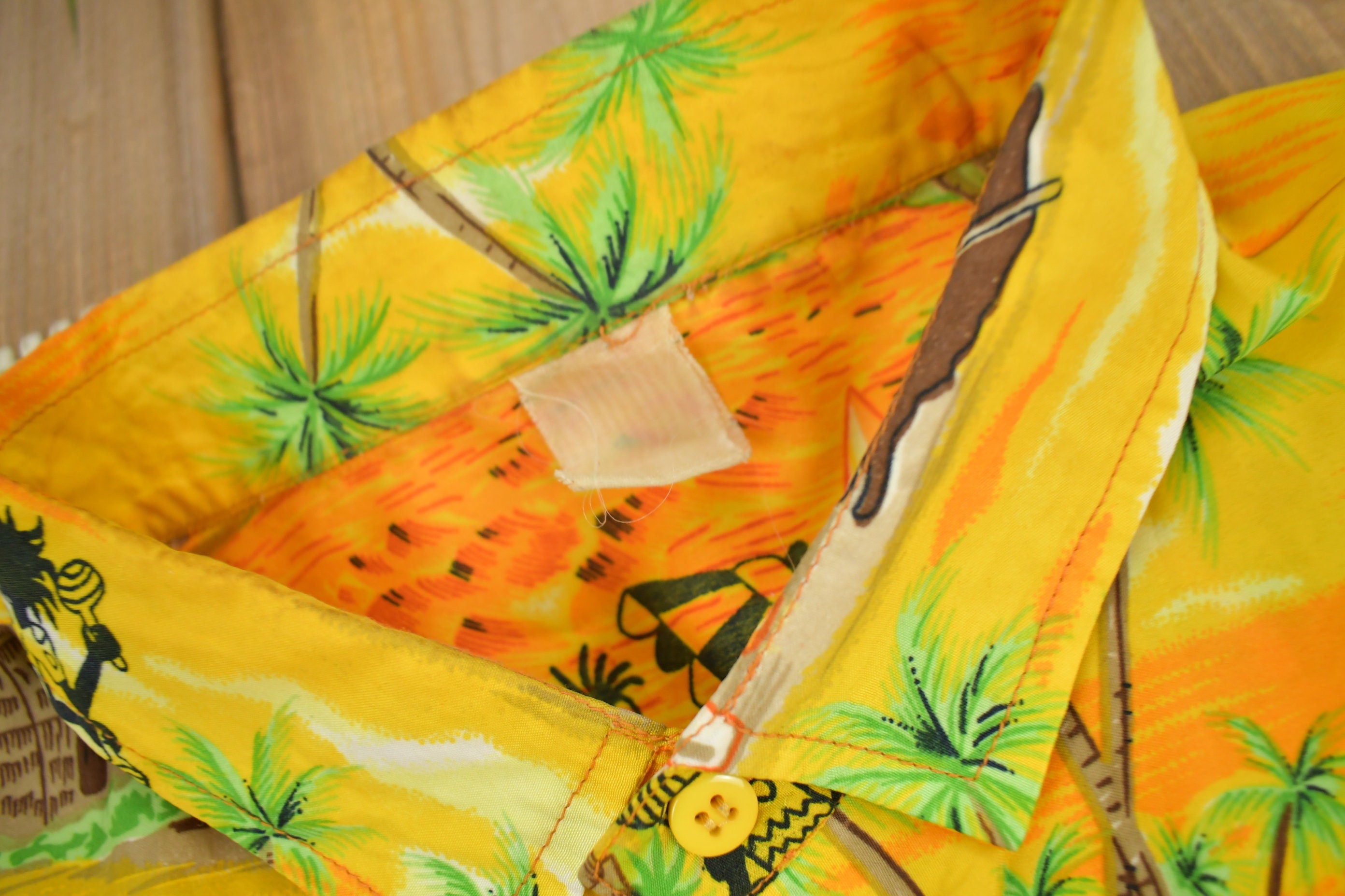 Vintage 1970s All Over Print Caribbean Theme Button Up Shirt