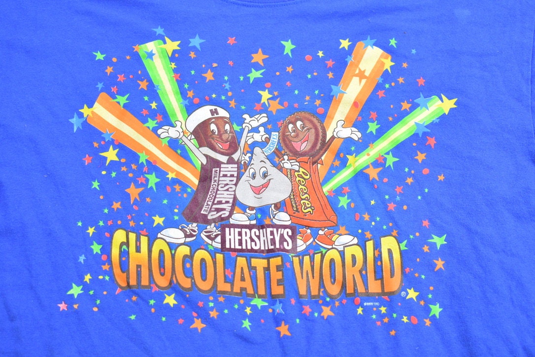 Vintage 2003 Hershey's Chocolate World Graphic T Shirt / Vintage T Shirt / Streetwear / Graphic Tee / Reeses / Kisses