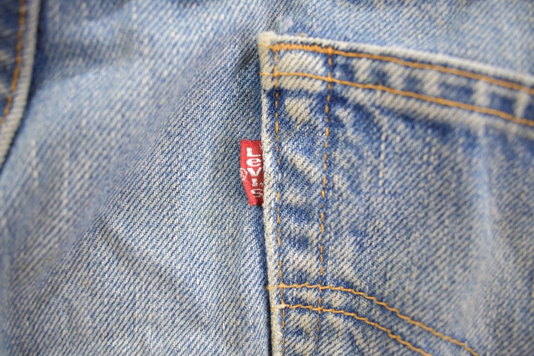 Vintage 1990s Levi's 550 Red Tab Jeans Size 32 x 38.5 / Blue / Light Wash / Vintage Denim  / Made In USA / 90s Levi's / Straight Cut