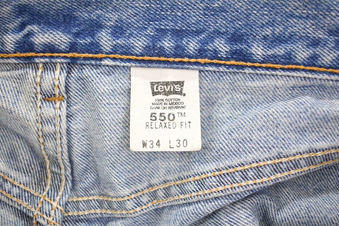 Vintage 1990s Levi's 550 Red Tab Jeans Size 32 x 38.5 / Blue / Light Wash / Vintage Denim  / Made In USA / 90s Levi's / Straight Cut