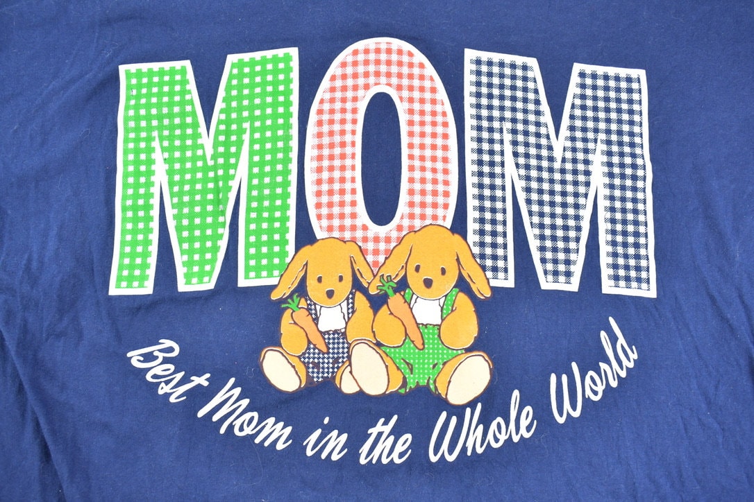 Vintage 1990s Best Mom In The World Graphic T Shirt / Cute Bunnies / Vintage T Shirt / Streetwear / Graphic Tee /