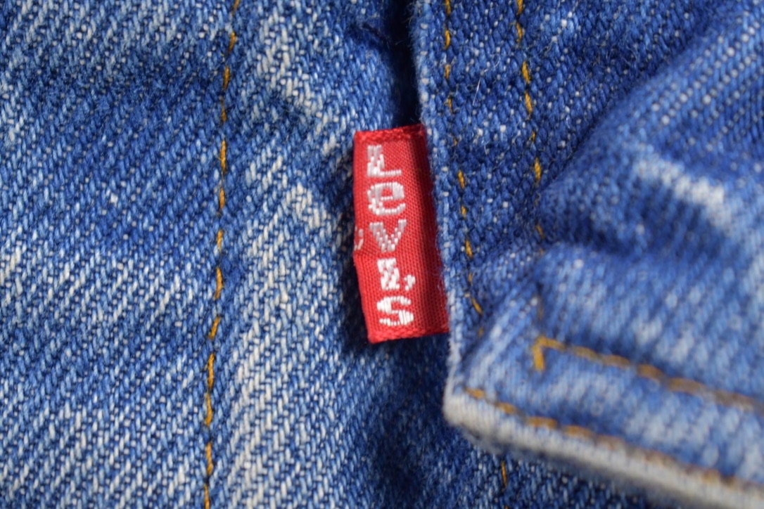 Vintage 1990s Levis Denim Jean Jacket / Vintage Denim / Streetwear / Vintage Fall Outerwear / Fall Jacket / Levi's denim Trucker Jacket