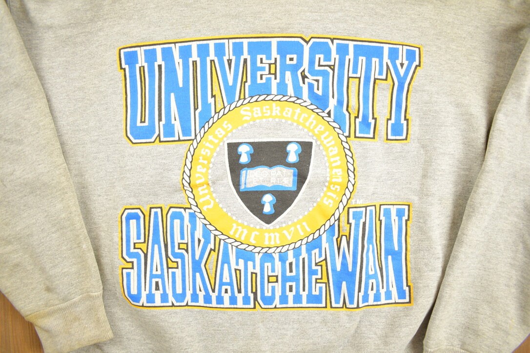 Vintage 1990s University Of Saskatchewan Collegiate Crewneck / Embroidered / NCAA Sweatshirt / Sportswear / Americana / Deo Et Patriae