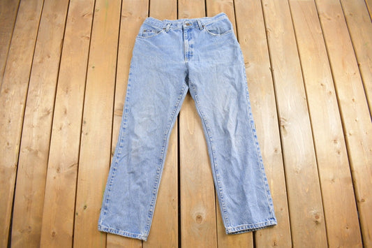 Vintage 1990's Lee Light Wash Jeans Size 32 x 28.5 / Basic Blue Denim / American / Streetwear Fashion / Pants / 90s Clothing