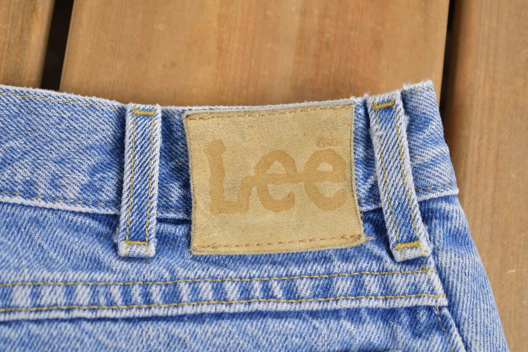 Vintage 1990's Lee Light Wash Jeans Size 32 x 28.5 / Basic Blue Denim / American / Streetwear Fashion / Pants / 90s Clothing