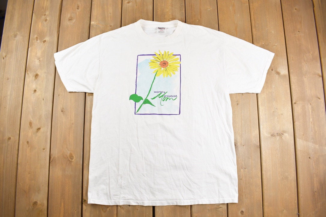 Vintage 1990s Worlds Greatest Mom Sunflower Graphic T Shirt