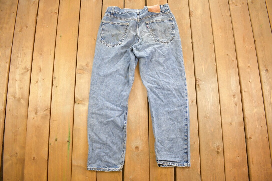 Vintage 1990s Levi's 550 Red Tab Jeans Size 32 x 38.5 / Blue / Light Wash / Vintage Denim  / Made In USA / 90s Levi's / Straight Cut