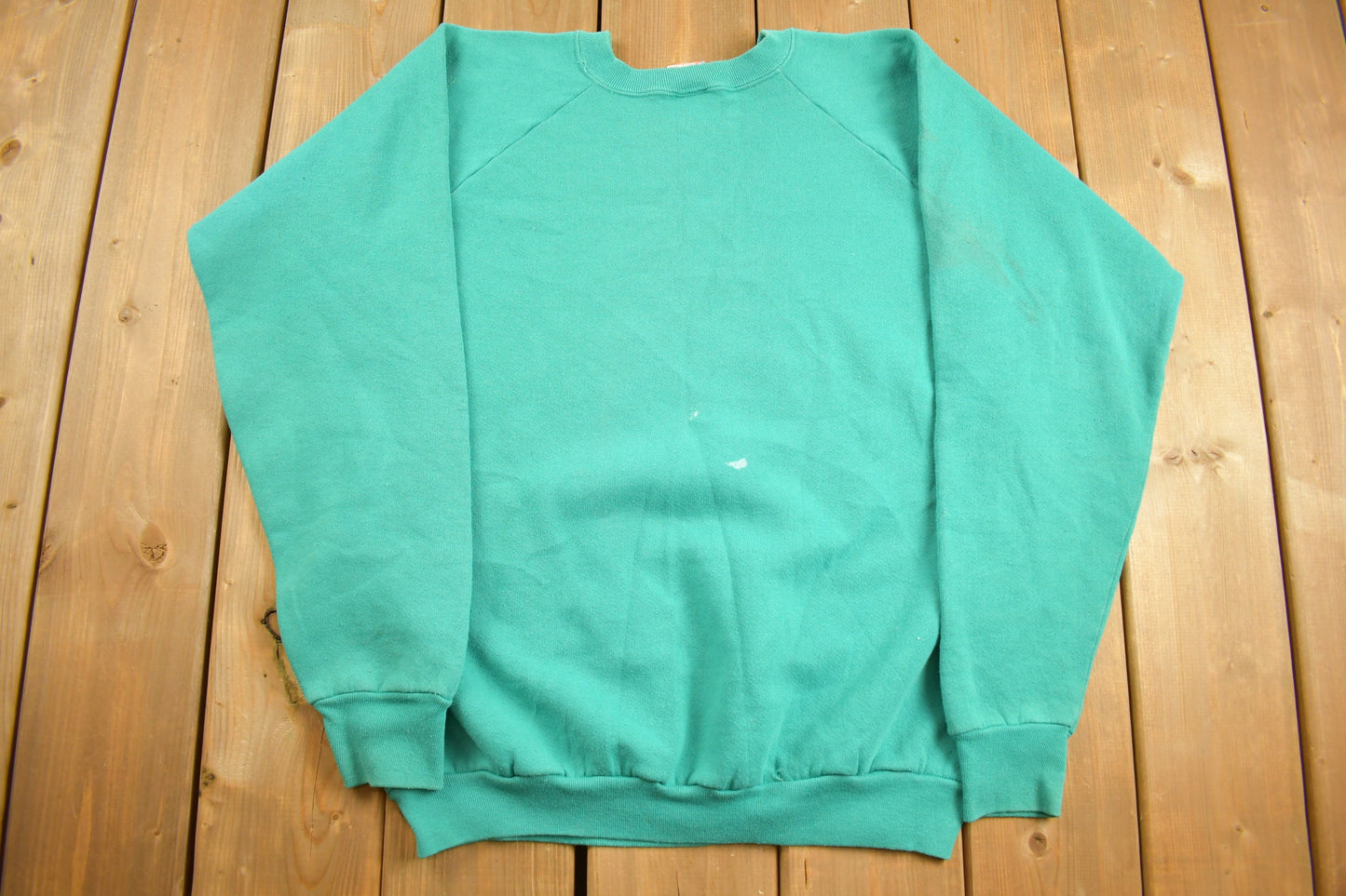 Vintage 1980s Fruit Of The Loom Blank Green Raglan Crewneck Sweatshirt / 80s Crewneck / Made In USA / Athleisure / Streetwear / 80s Blank