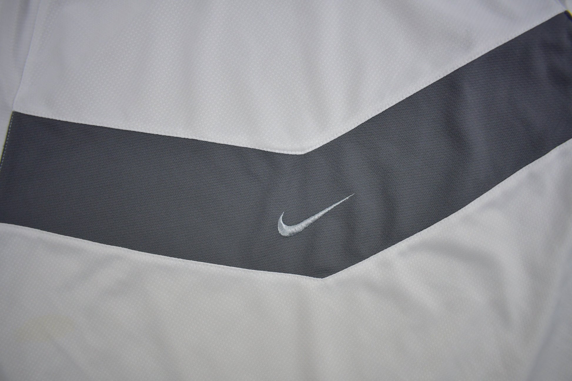 Vintage Y2K Nike Mid Swoosh Embroidered T-Shirt