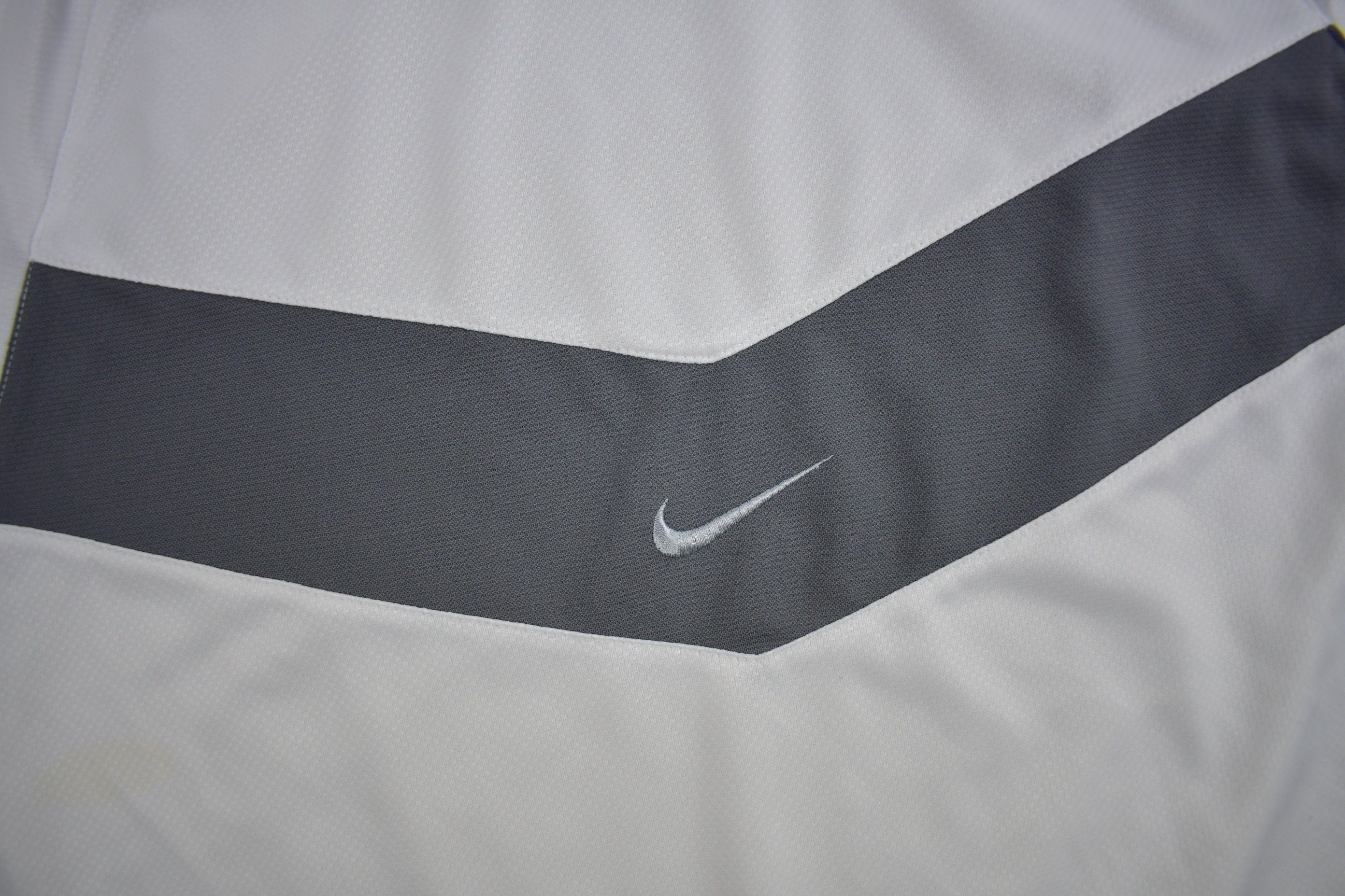 Vintage Y2K Nike Mid Swoosh Embroidered T-Shirt