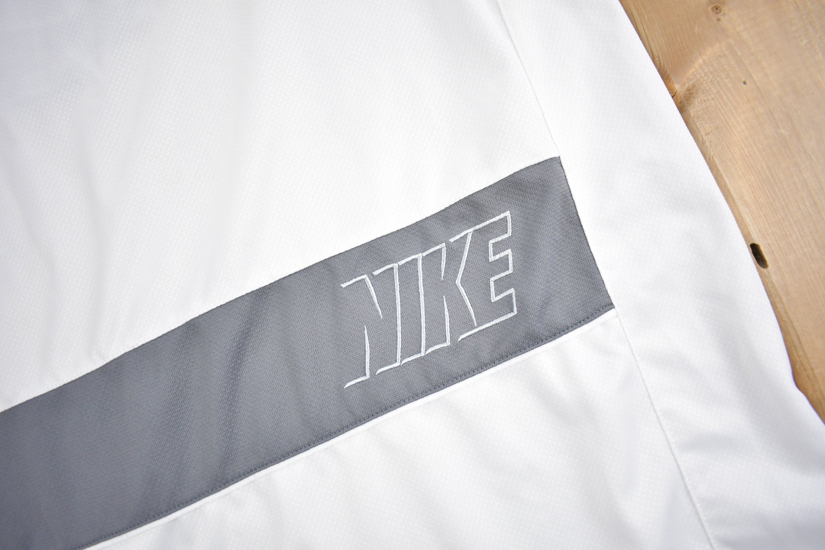 Vintage Y2K Nike Mid Swoosh Embroidered T-Shirt
