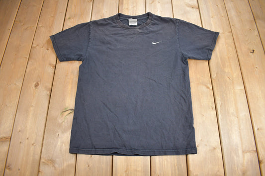 Vintage Y2K Nike Mini Swoosh Embroidered T-Shirt / Nike t Shirt / Vintage Streetwear / Vintage Nike / Size L / Made In Canada