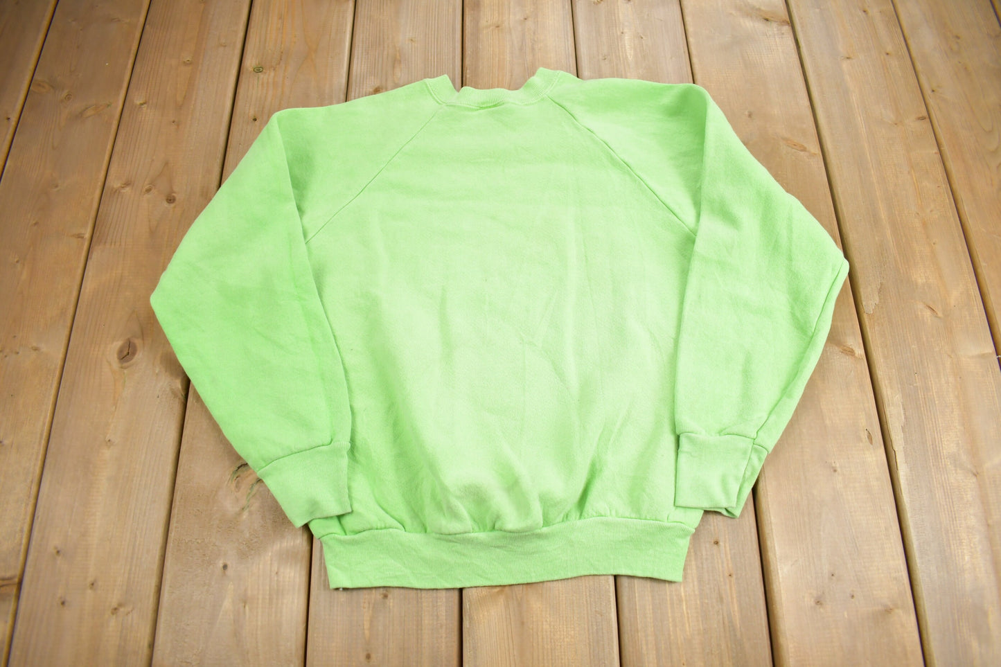 Vintage 1980s Blank Lime Green Crewneck Sweatshirt / 80s Crewneck / Essential / Streetwear / 80s Blank / Raglan Sweater