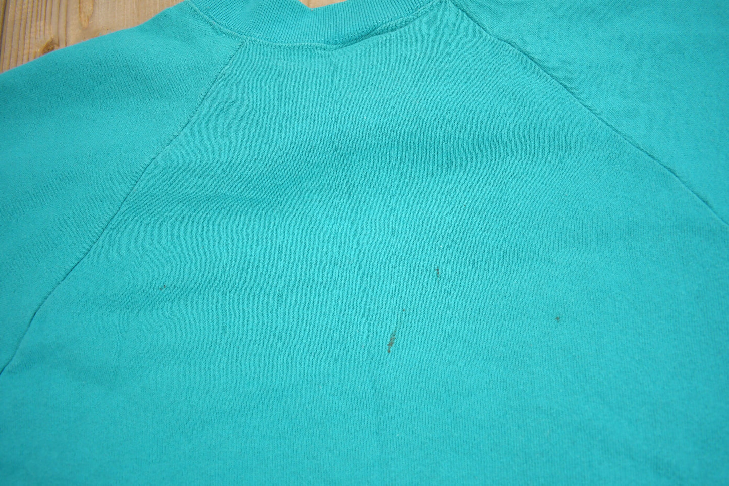 Vintage 1980s Blank Turquoise Crewneck Sweatshirt / 80s Crewneck / Essential / Streetwear / 80s Blank / Raglan Sweater / Made In USA