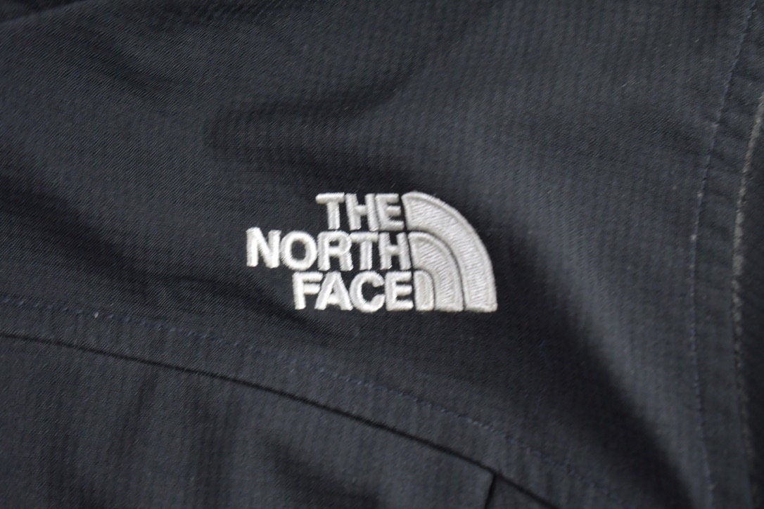 Vintage 1990s The North Face Shell Jacket / Light Ski Jacket / TNF / Streetwear / Athleisure / Hiking / Outdoorsman