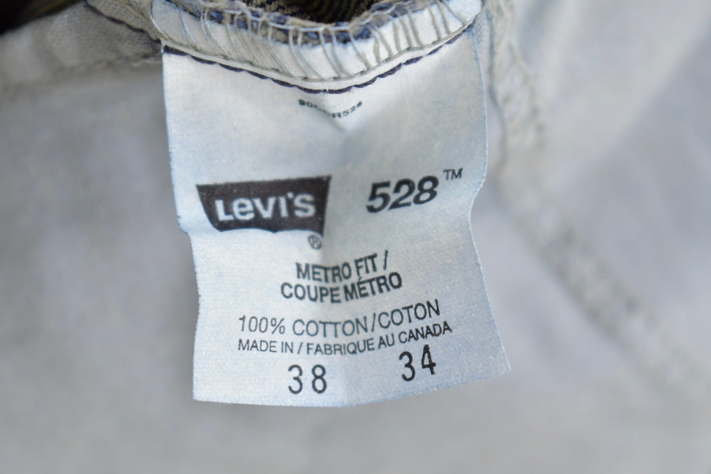 Vintage 1990s Levi's 528 Metro Fit Denim Jeans Size 38 x 34 / Mid Wash / Vintage Denim / Made in Canada / Jeans / Red Tab