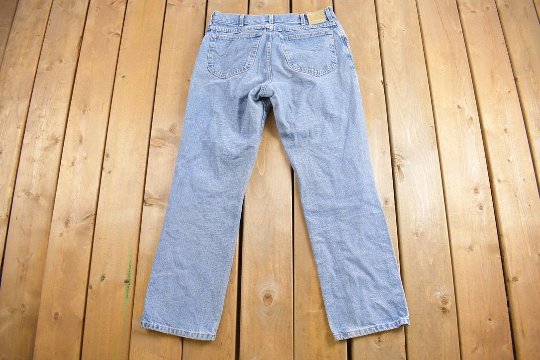 Vintage 1990's Lee Light Wash Jeans Size 32 x 28.5 / Basic Blue Denim / American / Streetwear Fashion / Pants / 90s Clothing