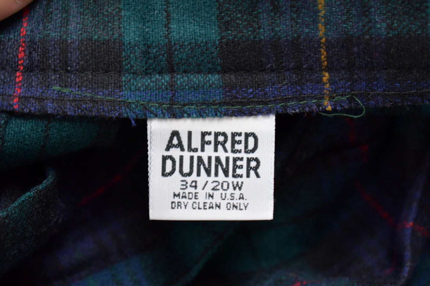 Vintage 1980s Alfred Dunner Tartan Plaid Skirt Size 38 x 29 / 80s Pleated Skirt / Vintage Skirt / Made In USA / Pleats