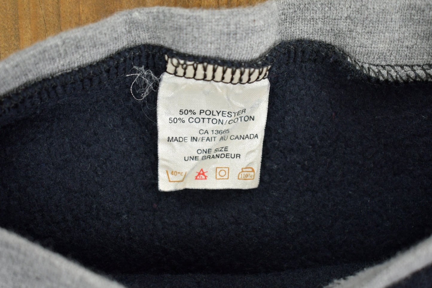 Vintage 1990s Black Blank Crewneck Sweatshirt / 90s Crewneck / Made In Canada / Essential / Streetwear / 90s Blank / One Size