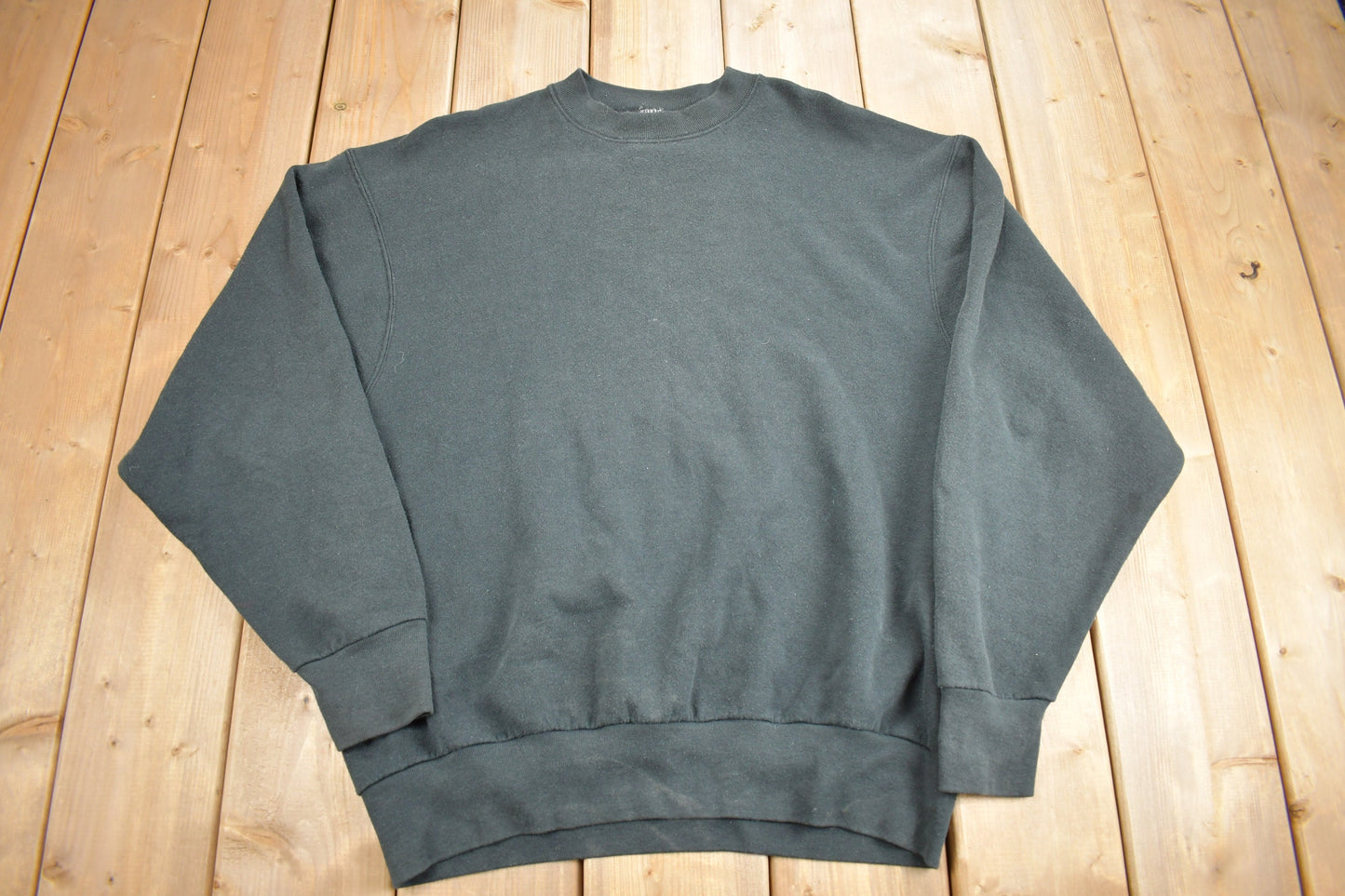 Vintage 1990s Blank Black Crewneck Sweatshirt / 90s Crewneck / Made In Canada / Essential / Streetwear / 90s Blank / Fruit of the Loom