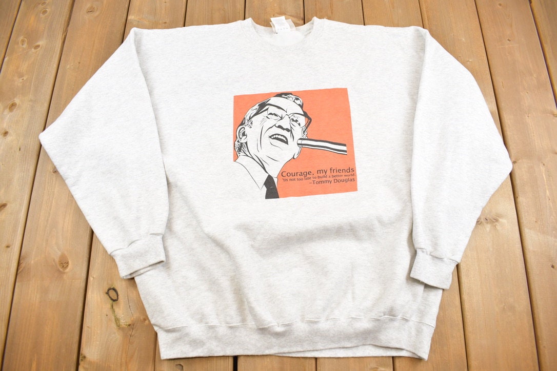 Vintage 1990s Tommy Douglas Quote Graphic Crewneck Sweatshirt / 90s Crewneck / Made In USA / Streetwear / "Courage, My Friends" /