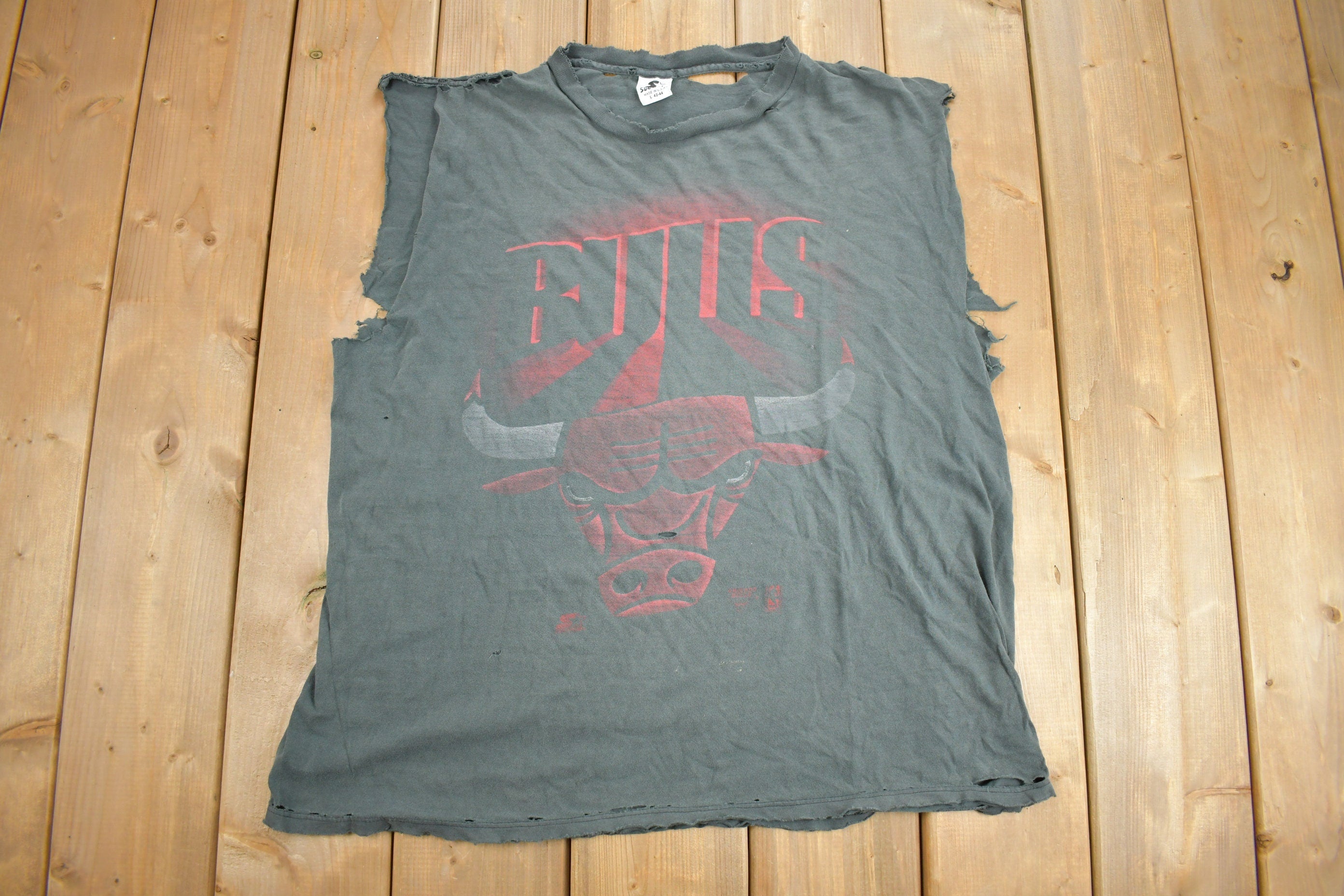 Vintage 1990s Chicago Bulls NBA Thrashed T-Shirt