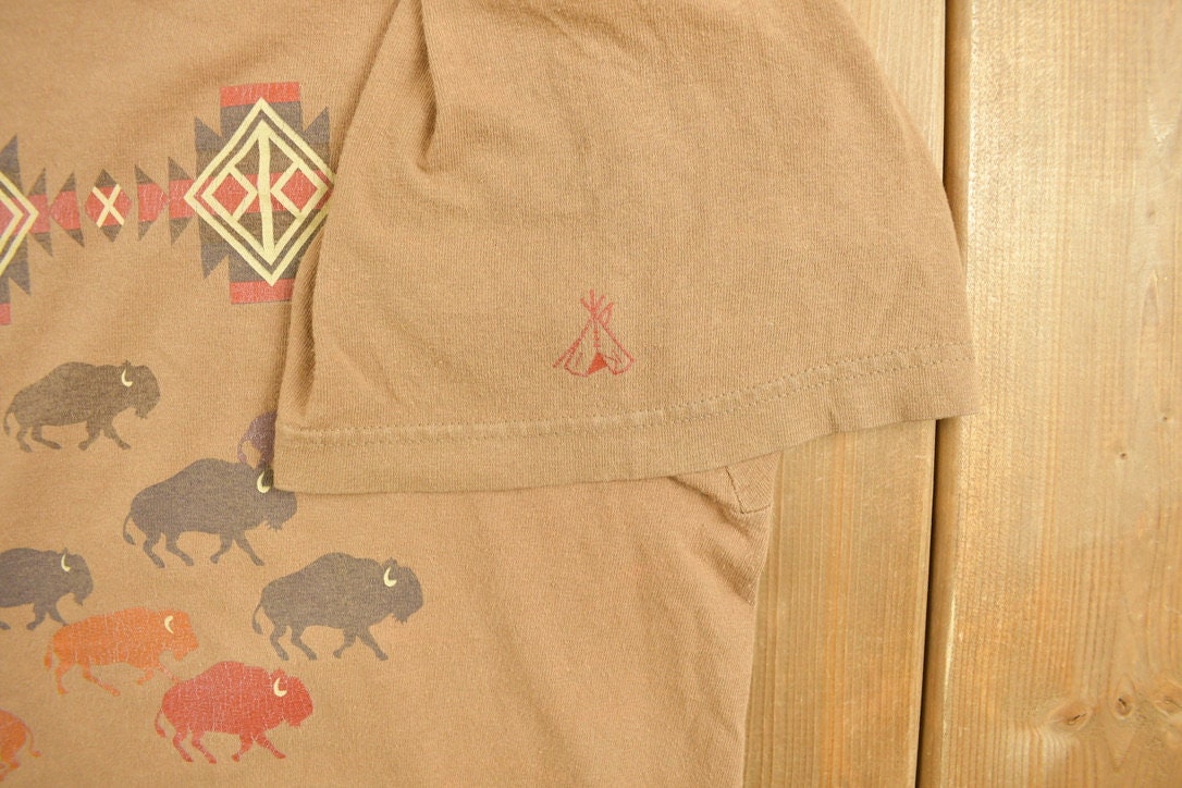 Vintage 1990s Buffalo Patterned Graphic T-Shirt / Streetwear / Retro Style / 90s Graphic Tee / Abstract Graphic