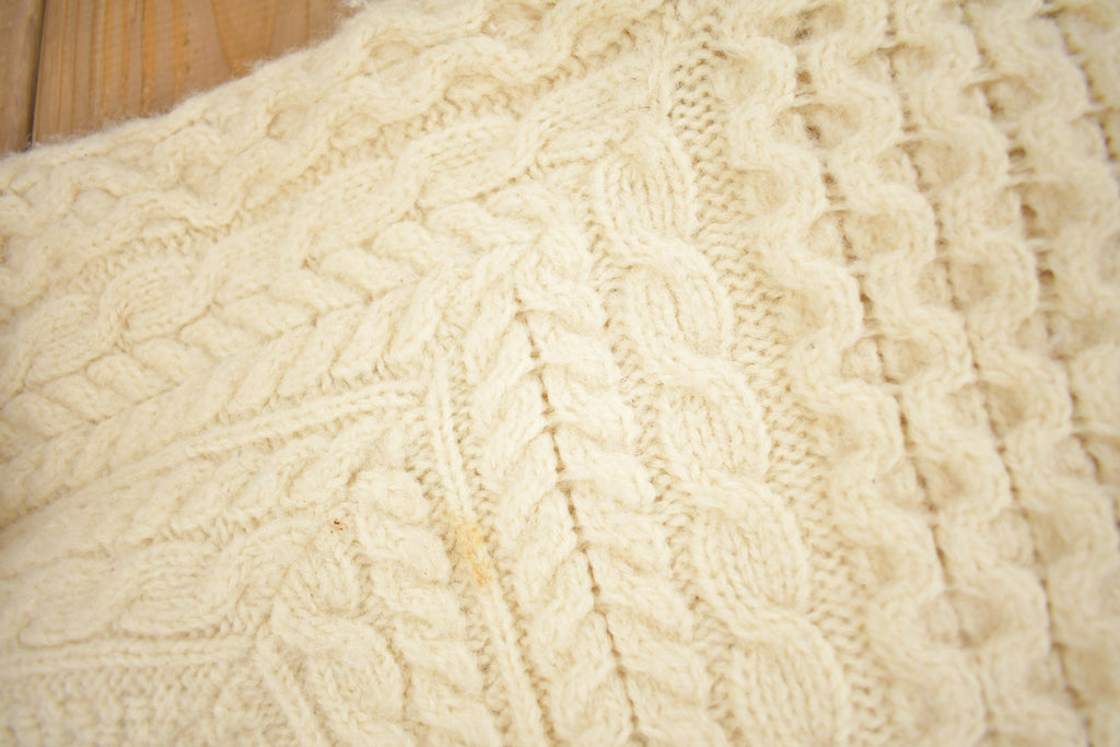 Vintage 1960s Carraig Donn 100% Wool 3D Cable Knit Sweater