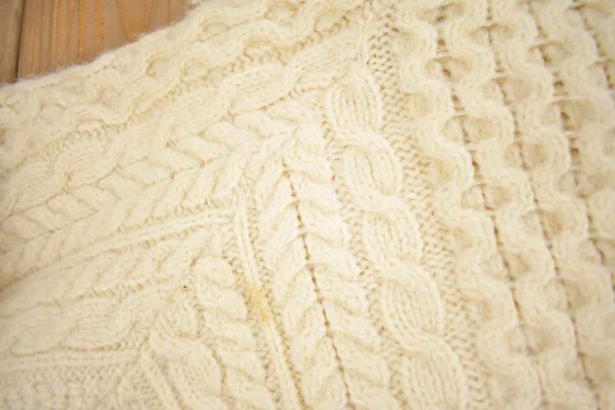 Vintage 1960s Carraig Donn 100% Wool 3D Cable Knit Sweater
