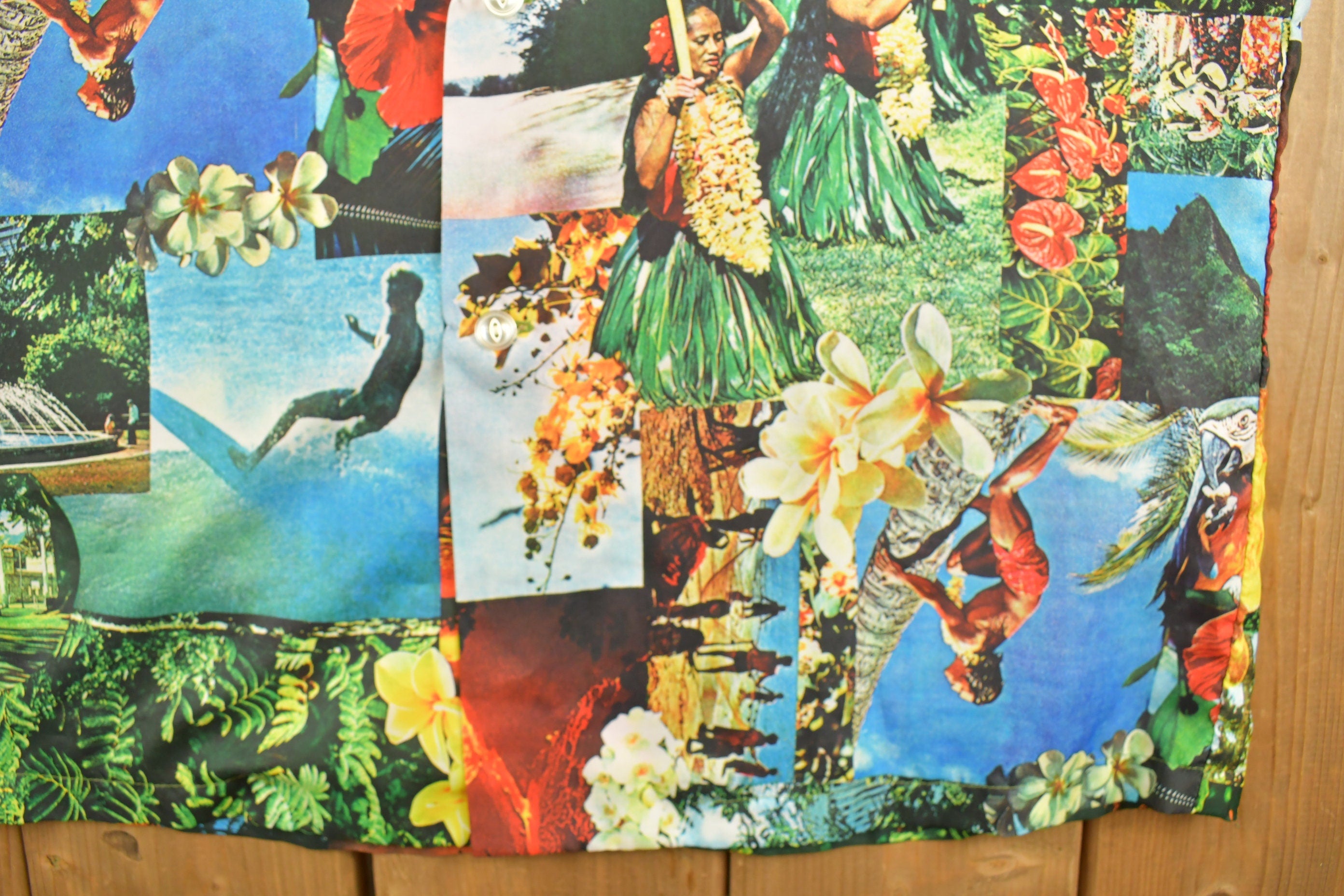 Vintage 1970s Hukilau fashions Picture Button Up Hawaiian Shirt