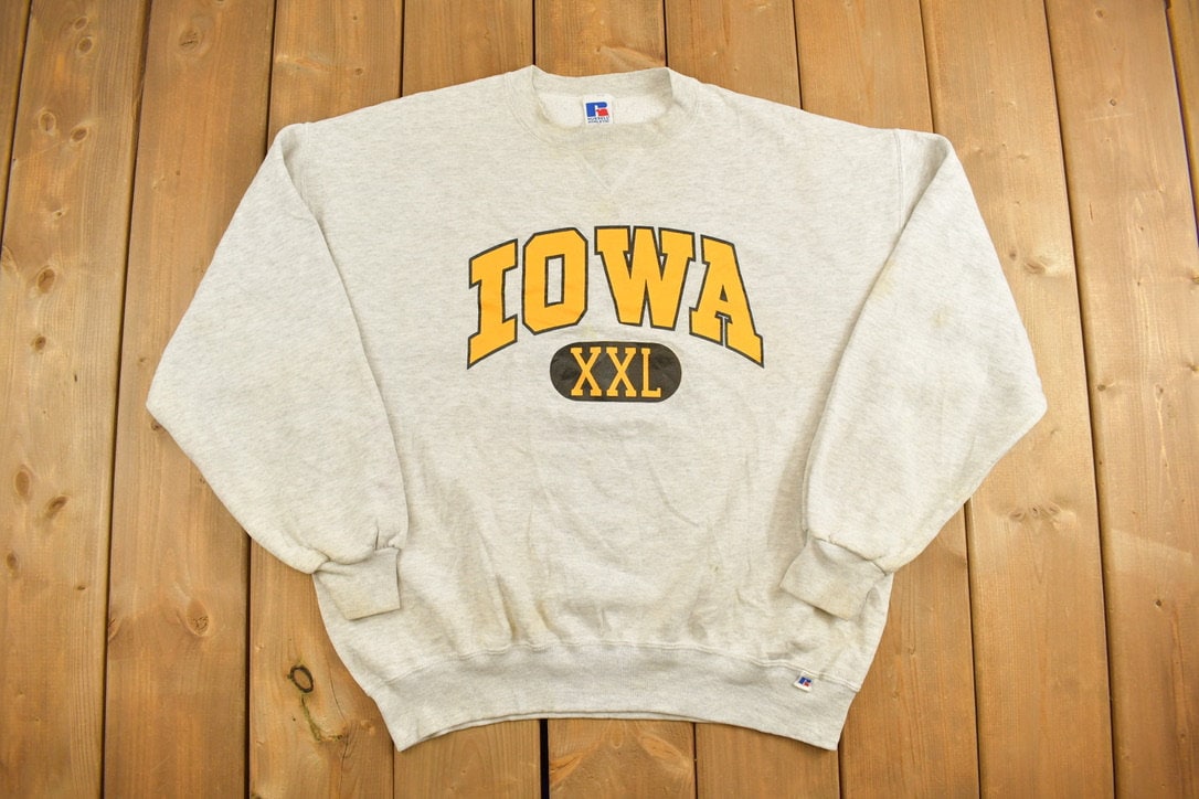 Vintage 1990s Iowa State University Collegiate Crewneck / NCAA Sweatshirt / Sportswear / Americana / Russell Athletic / Athlesiure