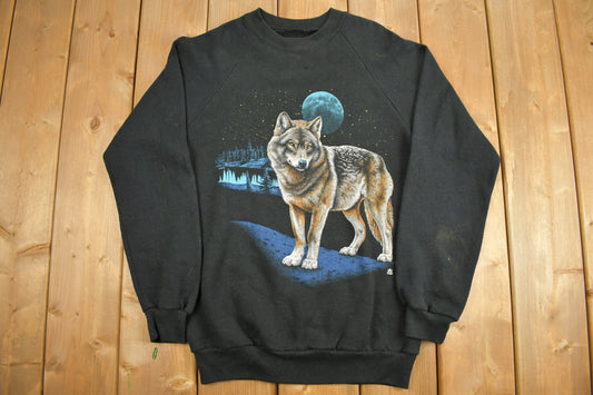 Vintage 1980s Wolf Themed Sweatshirt / 80s Raglan Crewneck / Souvenir Sweater / Nature Graphic / Outdoorsman