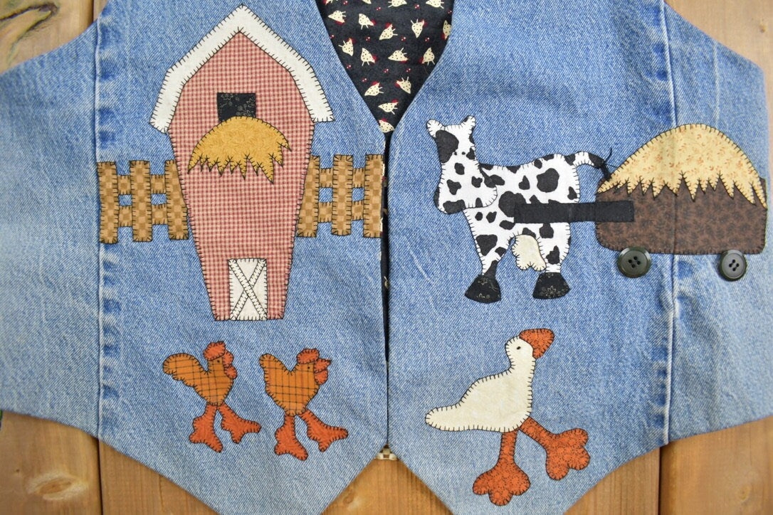 Vintage 1990s Farm Barnyard Scene Embroidered Denim Vest / 1990s Vest / Vintage Embroidered Vest / Denim Waistcoat / Farm Applique Vest