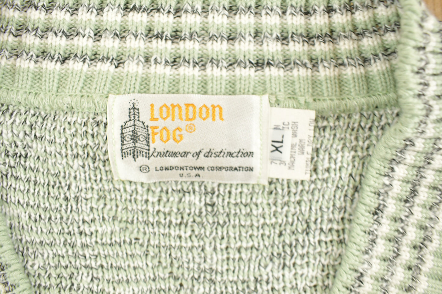 Vintage 1990s London Fog Green V Neck Knitted Sweater / Vintage 90s Crewneck / Pattern Sweater / Outdoor / Abstract / Pullover Sweatshirt