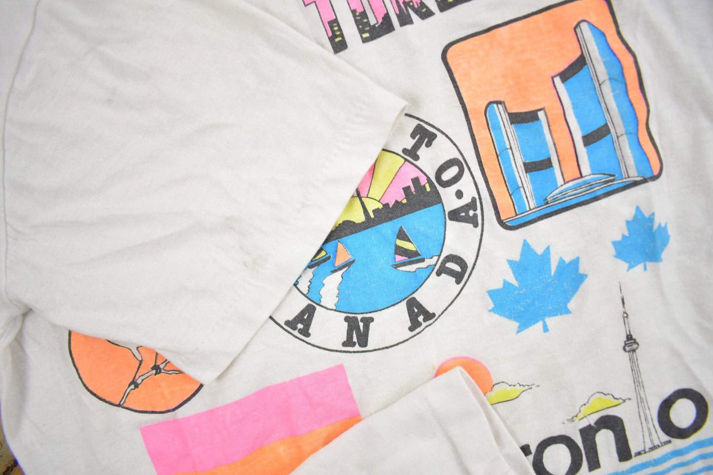 Vintage 1980s Toronto Canada Souvenir T Shirt / Streetwear / Vacation Tee / Travel T Shirt / Single Stitch / Made In Canada