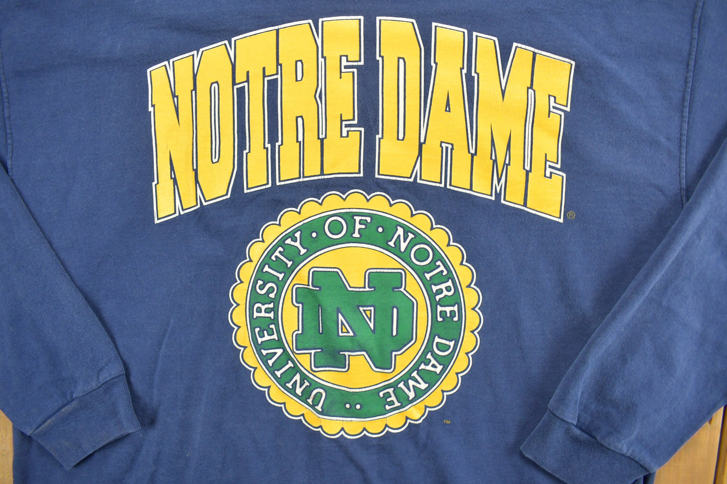 Vintage 1990s University Of Notre Dame Long Sleeve T-Shirt / Varsity Crest / Fightin Irish / 90s / Streetwear / Colligate / Football / Rudy