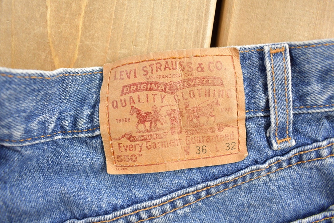 Vintage 1990s Levi's 550 Red Tab Jeans Size 36 x 32