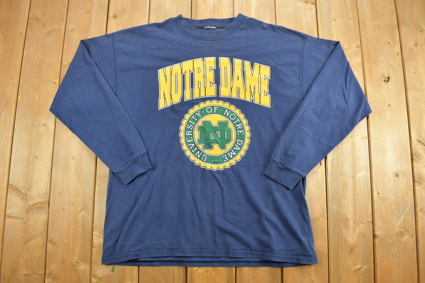 Vintage 1990s University Of Notre Dame Long Sleeve T-Shirt / Varsity Crest / Fightin Irish / 90s / Streetwear / Colligate / Football / Rudy