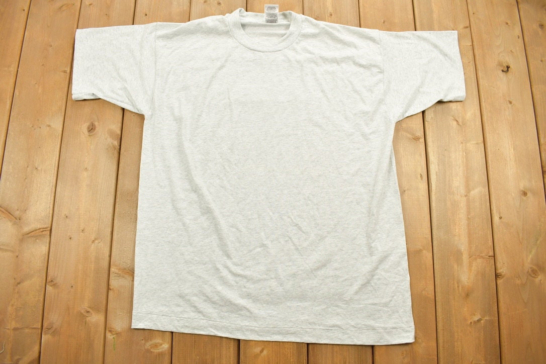 Vintage 1990s Ogilvy Renault Law Firm Graphic T-Shirt