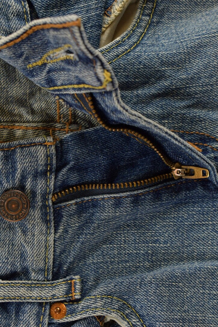 Vintage 1990s Levi's 550 Youth Jeans Size 26 x 26 / Blue / Mid Wash / Vintage Denim  / Red Tab / Straight Cut