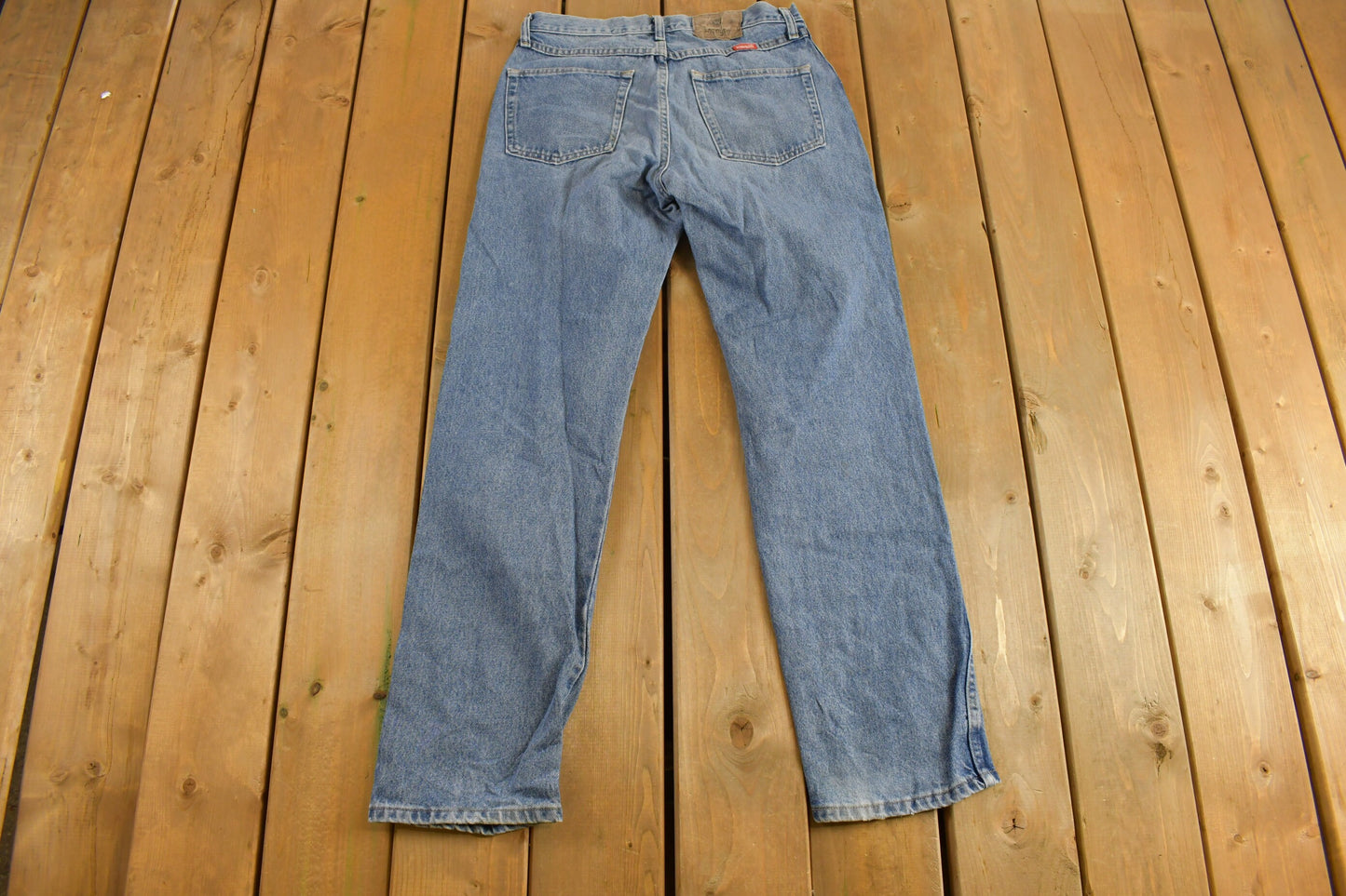 Vintage 1990s Wrangler Light Wash Relaxed Tapered Jeans / Streetwear / Denim / Vintage Jeans / Retro Style / Wrangler